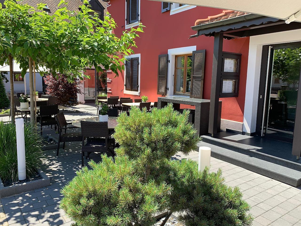 Hôtel Restaurant Au Lion Rouge Bartenheim Exterior foto