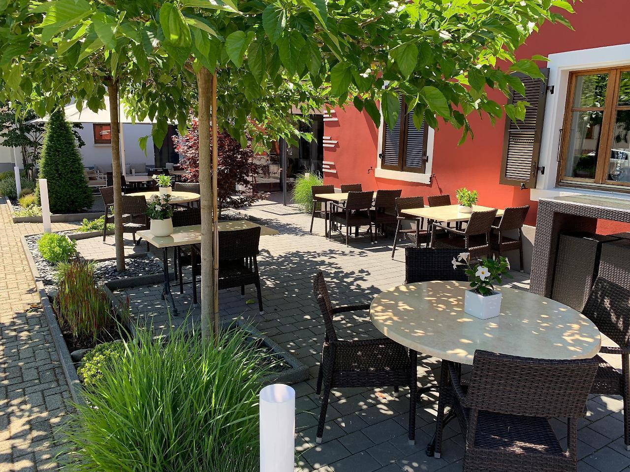 Hôtel Restaurant Au Lion Rouge Bartenheim Exterior foto