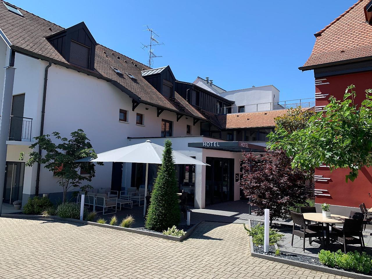 Hôtel Restaurant Au Lion Rouge Bartenheim Exterior foto